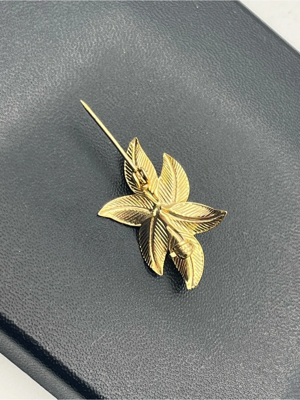 Gold tone faux pearl vintage flower leaves brooch pin